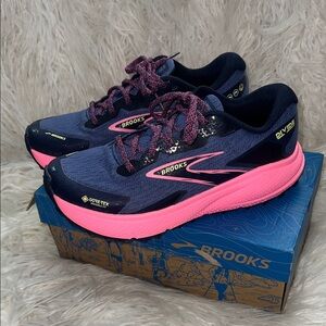 NIB Brooks Women’s Divide 5 Trail Running Shoe Women’s size 7